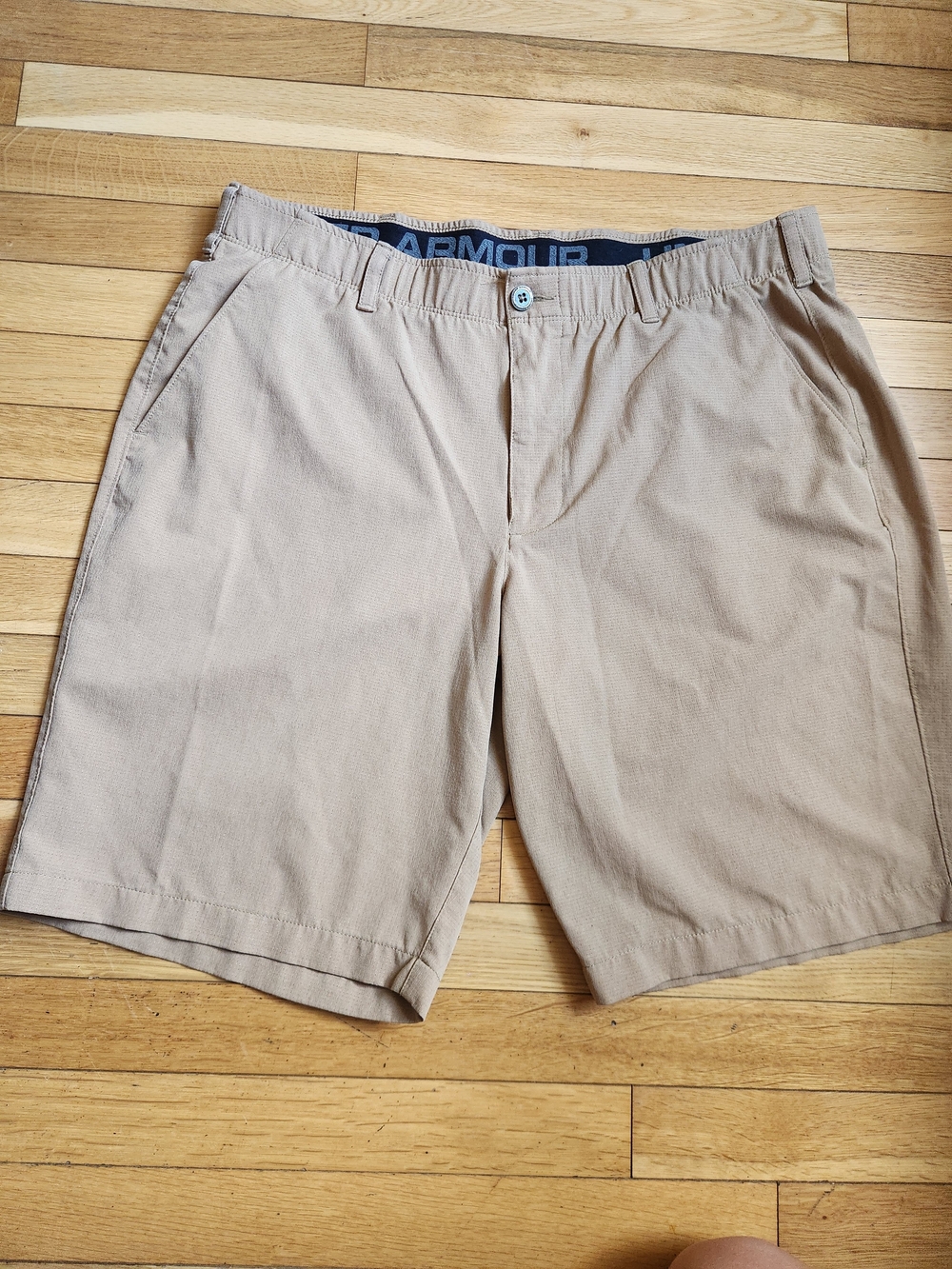 Under Armour Men's Khaki Tan Performance Heatgear Golf Casual Shorts, Size 40